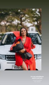 Umunyamideli isimbi yashimiye umugabo we wamuhaye impano y'imodoka ku isabukuru ye