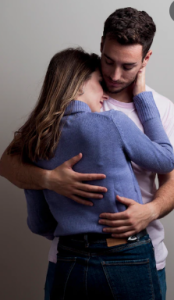 Dore ibimenyetso bishobora kukwereka ko umusore mukundana nta gahunda nzima agufiteho