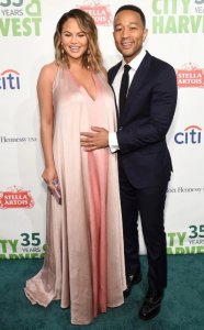 John Legend na Chrissy Teigen bari mu byishimo byo kwibaruka umwana wa gatatu