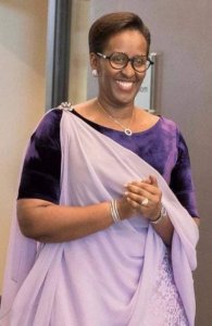 Madamu Jeannette Kagame yahaye ubutumwa bukomeye abijandika mu nzoga