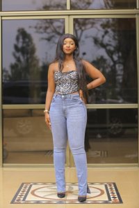 Nkunda Miss Naomie , Ibyo wamenya kuri Miss Houssina Urujeni uri guhatanira ikamba rya Miss AfricaFrance