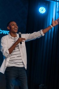 Kagame Charles yashyize hanze indirimbo yitwa ‘Abanyuzwe' yunganira iyitwa ‘Amakuru' yakunzwe na benshi