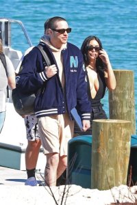 Bwa Mbere Kim Kardashian yavuze kumunyarwenya Pete Davidson bari mu rukundo nyuma yo kugirwa ingaragu 