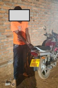 Kigali: Polisi yafashe umugabo ukekwaho kwiba moto y'umumotari