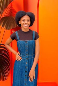 Divine Muntu yagaragaye acuruza agataro mu ndirimbo nshya [VIDEO]