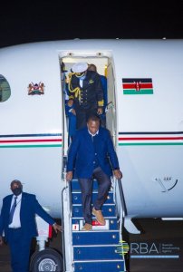 Perezida Kenyata yageze mu Rwanda mu nama ya #CHOGM2022