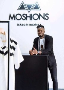 Amashusho akomeje kwitirwa Turahirwa Moses wa Moshions asambana n'abagabo akomeje kuvugisha benshi