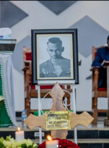 Amafoto:Reba ibyaranze umuhango wo gushyingura Yvan Buravan 