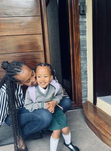 IFOTO Y'UMUNSI: Umwuzukuru wa Perezida Kagame yatangiye amashuri abanza