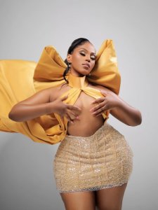 Gloria Bugie yongeye kunyeganyeza imbuga nkoranyambaga