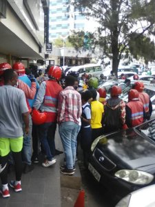 Umufundi yahanutse ku nyubako ya La Bonne Adresse ari kubaka