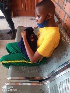 Umunyeshuri w'imyaka 15 yatabaye uruhinja rwari rwatawe na nyina akimara kubyara