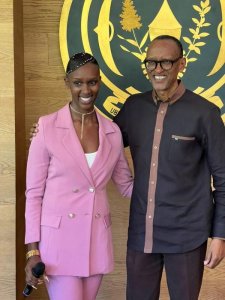 IFOTO Y'UMUNSI: Umuhanzikazi Bwiza yishimiye guhura na Perezida Kagame 