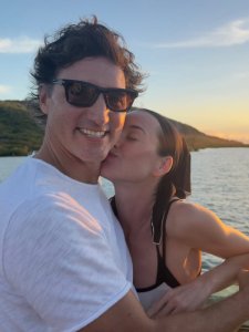 Katy Perry na Justin Trudeau wahoze ari Minisitiri w'Intebe wa Canada banuriwe n'iminsi mikuru