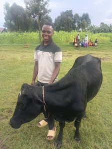 Umuturage wa Uganda yasubijwe inka yibwe ikazanwa mu Rwanda