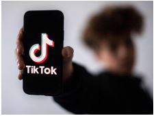 Tiktok ikurikiranweho gusaza no gutera ibibazo byo mu mutwe urubyiruko