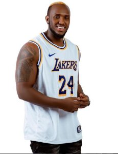 The Ben yasubije abantu bakomeje kwitambika imbere ye ku bera Ishyari