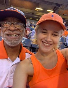 Umukobwa ukundana n'umusaza umurusha imyaka 44 amerewe nabi n'abamushinja ko yamushutse [AMAFOTO]