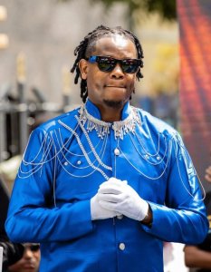 Bruce Melodie yigereranyije n'igihugu gito gikikijwe n'ibindi bituma yiyumva nka nimero ya mbere mu muziki