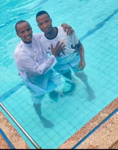 Byiringiro Lague yabatijwe mu mazi menshi