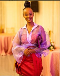 Butera Knowless yasubije umufana we wamusabye gukorana indirimbo na Safi Madiba bakanyujijeho mu rukundo