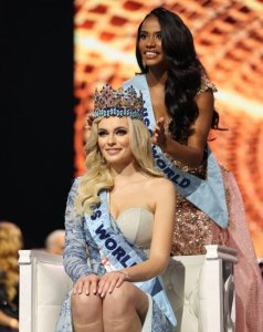 Ihere ijisho uburanga bw'umunya Pologne wegukanye ikamba rya Miss World 2021[AMAFOTO]