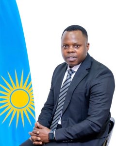 Minisitiri w'Urubyiruko yatinyuye abikandagira mu gutanga ibitekerezo binyuranye n'ibye 