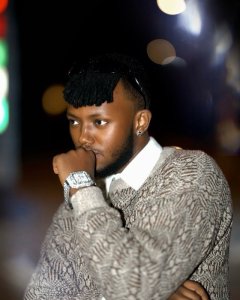 Chriss Eazy yujuje imyaka 25: Isabukuru yabaye urwibutso rwa Mama we witabye Imana mu 2025