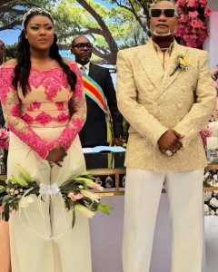 Bahujwe n'umuziki! Koffi Olomidé yasezeranye n'umukunzi we nyuma y'imyaka 20 -AMAFOTO