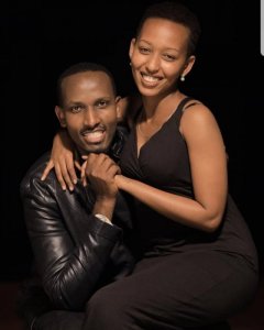 Umuririmbyi w'indirimbo zo kuramya no guhimbaza Imana 'Gentil Misigaro' na Mugiraneza Rhoda bari mu byishimo bidasanzwe[AMAFOTO]