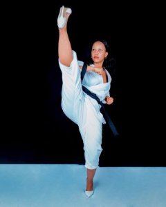 Soleil wamenyekanye muri Bamenya yahishuye uko Karate yamufashije kwivuna ibisambo byari byamuteze