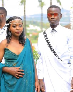 Ihere ijisho amafoto yaranze ubukwe bwa Issa New Boy wamamaye nk'inyogo ye(AMAFOTO)