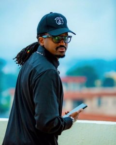 Twigire ku mateka y'ahahise!Riderman yasabye abanyarwanda kwirinda icyabasubiza inyuma