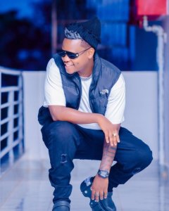 Bruce Melody yikomye abavuga ko aririmba ibishegu