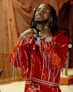 Diamond akomeje guhabwa u rwamenyo kumbuga nkoranyambaga