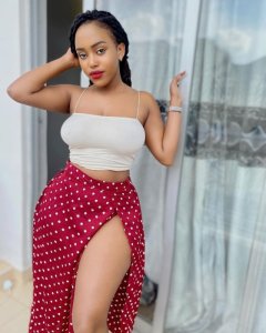 Umupilote w'Umunyarwandakazi yabaye isereri mu Banyakenya kubera uburanga bwe [AMAFOTO]