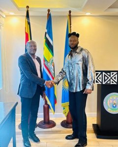 Kevin Kade yasuye Ambasade y'u Rwanda muri Uganda 