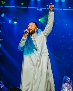 John Legend agiye kuzenguruka Isi mu bitaramo byo kwizihiza imyaka 20 amaze asohoye album ya mbere