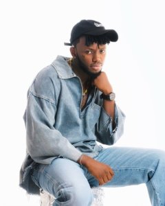 Nyuma yo gupfusha nyina, Chriss Eazy yapfushije nyirakuru