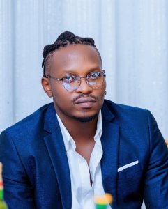 Ahiga ishoka ku mazina menshi , menya amazina 50 umuraperi Bulldog yitwa.