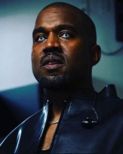 Kanye West yivuguruje ku byo kwiyita Umu-Nazi