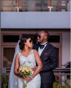 Ihere ijisho amafoto n'udushya twaranze ubukwe bw'umunyamakuru w'imikino Horaho Axel [AMAFOTO]