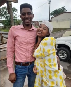 Umugore wakururaga benshi ku mbuga nkoranyambaga yubikiriye umugabo we asinziriye aramwica