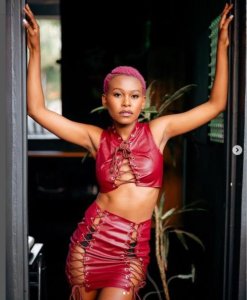 Umuhanzikazi Alyn Sano yacyuriye uwahoze arumukunzi we wananiwe kumuha ibyishimo 