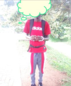 Kigali:Umugabo yafashwe yiba amatara yarimbishijwe ku muhanda