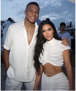 Amafoto ya Kylian Mbappe ari kumwe na Kim Kardashian mu bihe byiza yavugishije benshi[AMAFOTO]