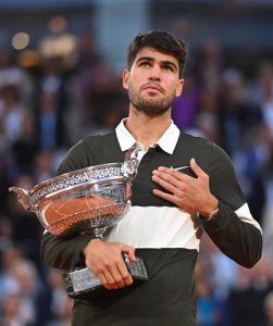 Tennis: Carlos Alcaraz yisubije French Open ya 2025 (Amafoto) 