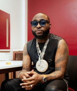 Davido yatangaje ko Perezida wa Nigeria ariwe watumye akomeza umuziki