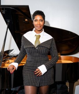 Tiwa Savage ufite PhD mu muziki agiye guhugura ku buntu abahanzi 100 bakizamuka