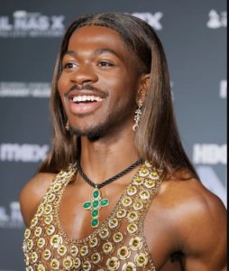 Lil Nas X yatawe muri yombi ahita ajyanwa mu bitaro